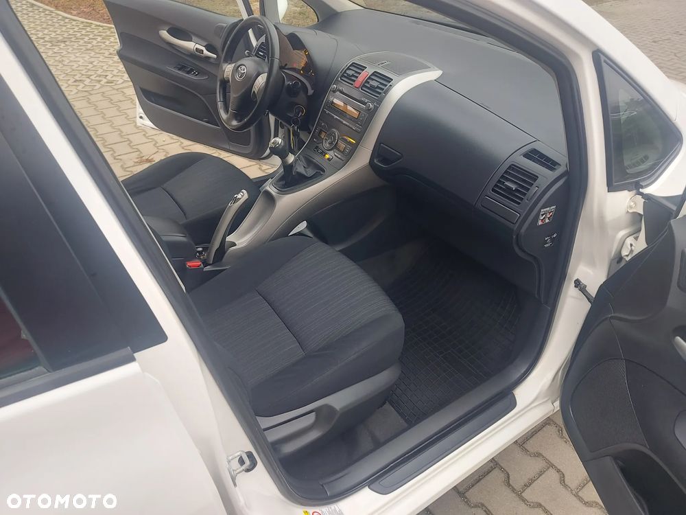 Toyota Auris 1.6 VVT-i Executive - 13