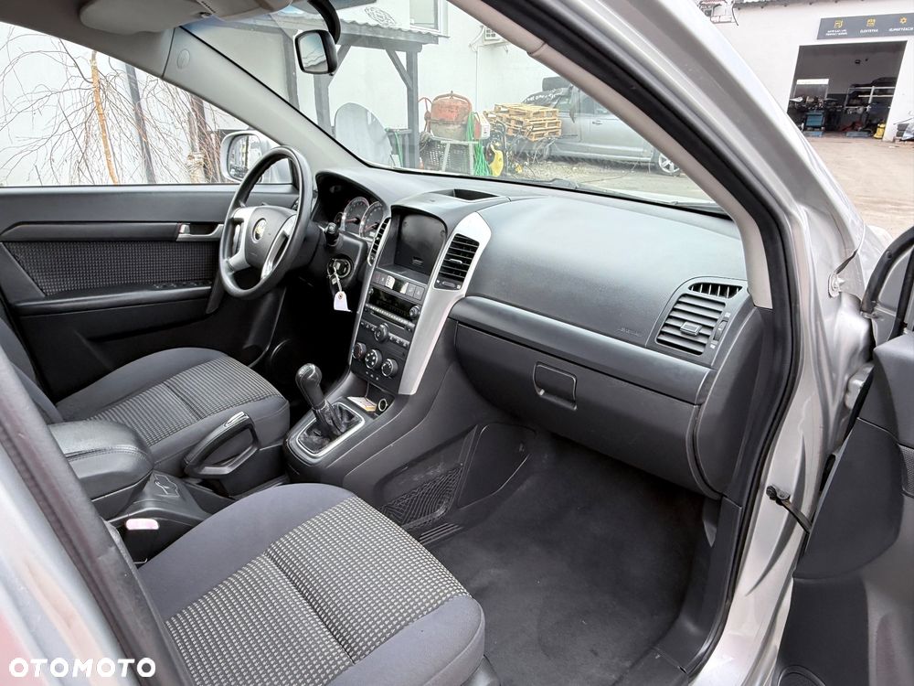 Chevrolet Captiva 2.4 LS 5os - 10
