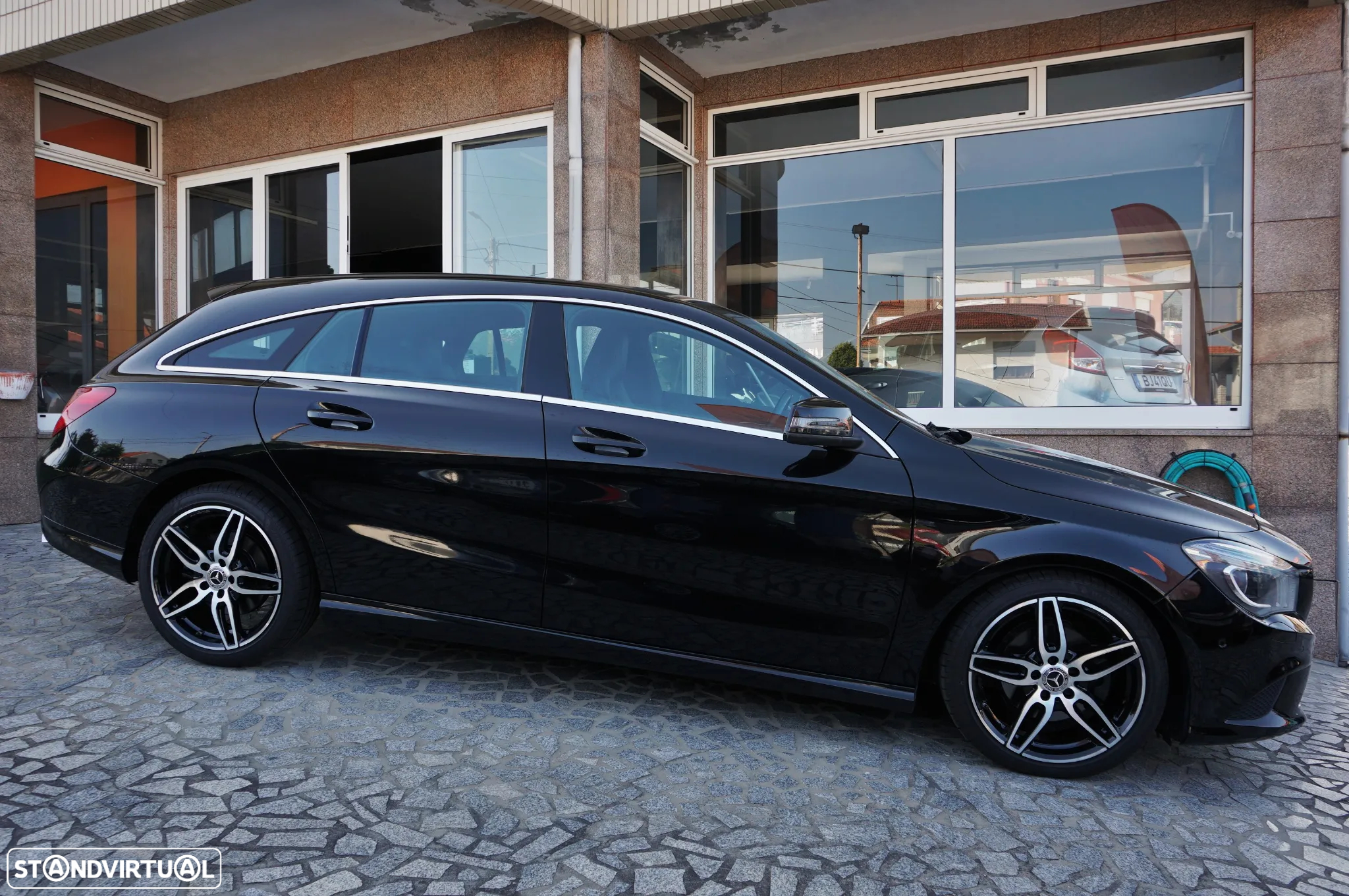 Mercedes-Benz CLA 200 Shooting Brake (CDI) d Urban - 4