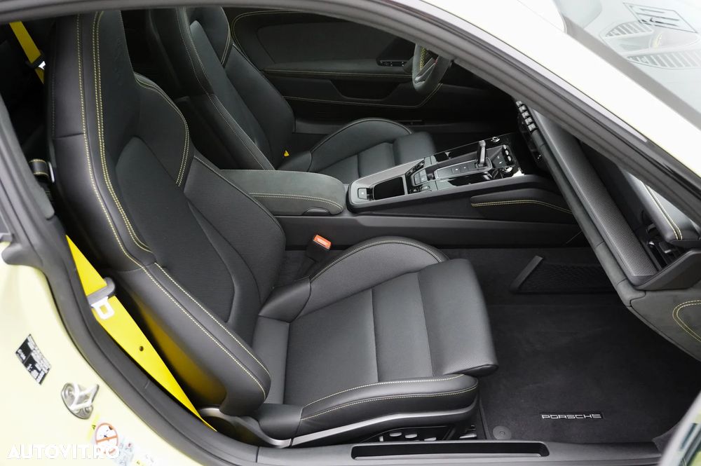 Porsche 911 Carrera 4 GTS PDK - 20
