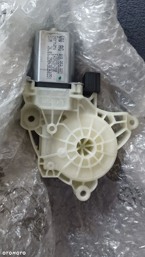 VW AUDI SKODA SEAT SILNICZEK SZYBY NOWY ORYGINAŁ 4K0959882