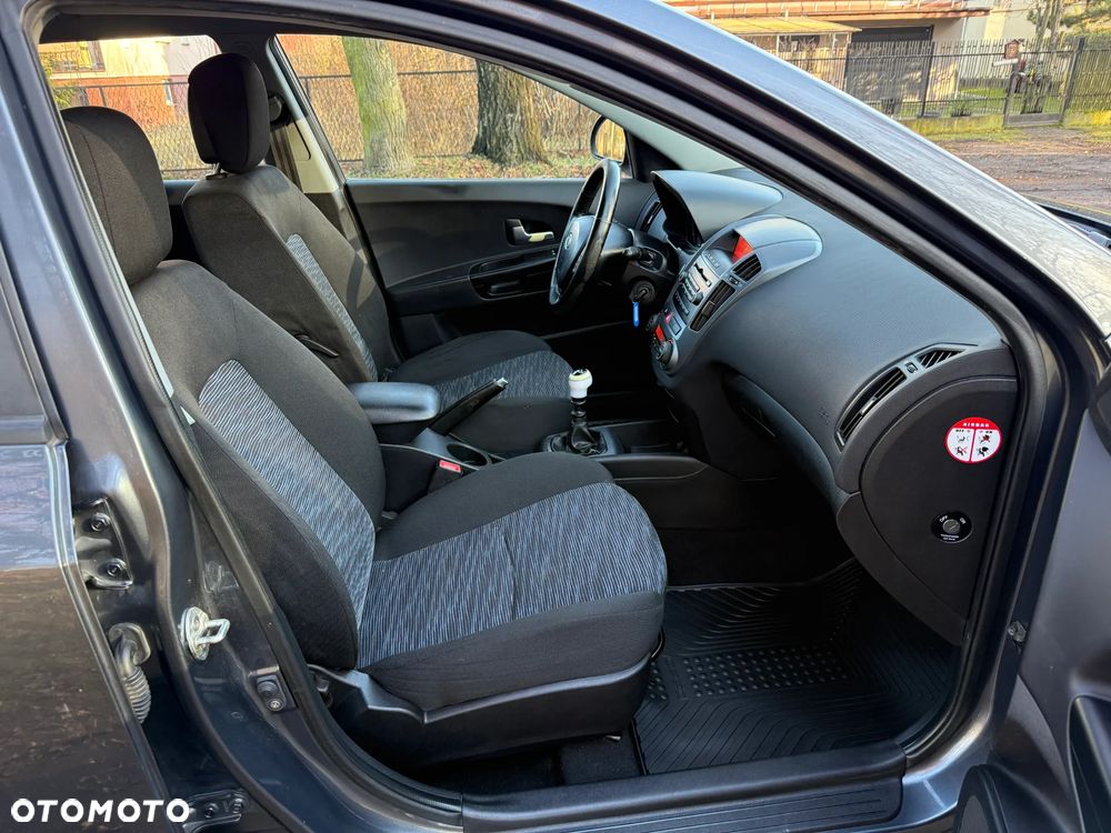 Kia Ceed 1.6 CRDi 90 Vision - 22