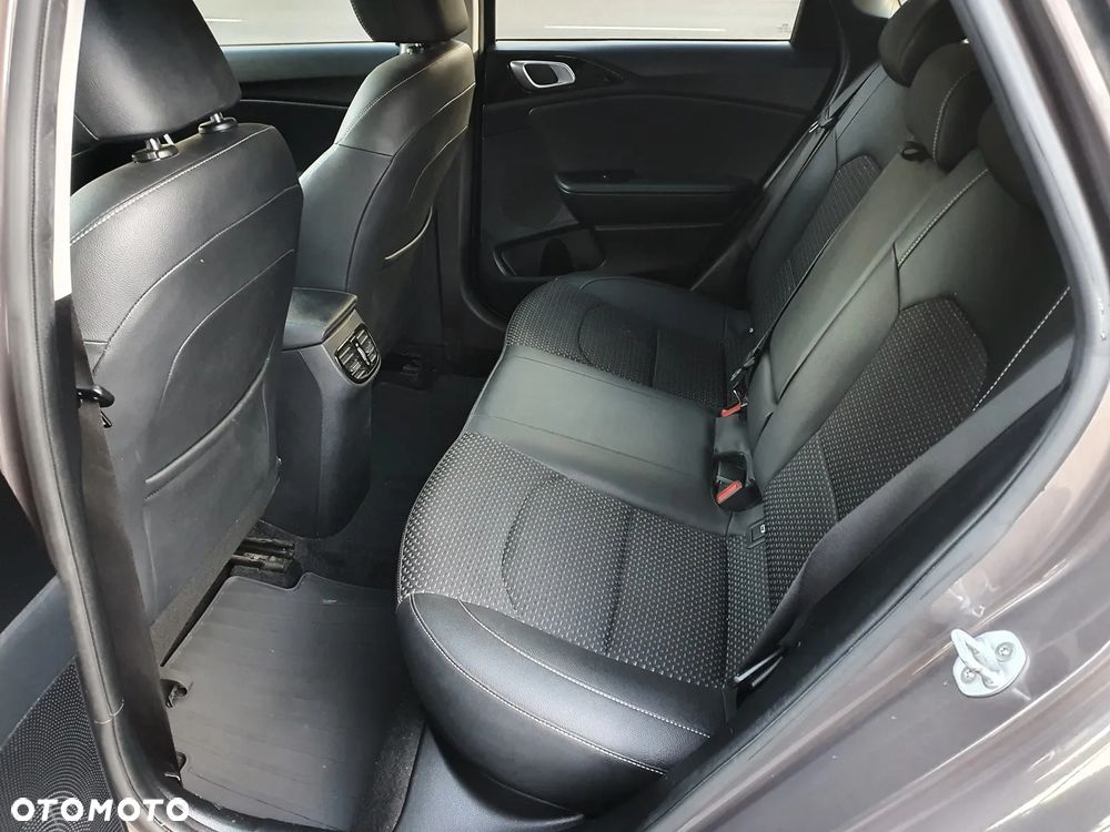 Kia Ceed 1.4 T-GDI L Business Line - 12