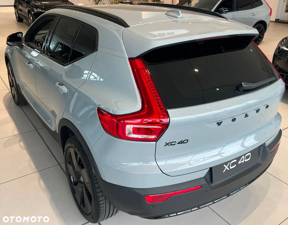 Volvo XC 40 B4 AWD Plus Dark - 12