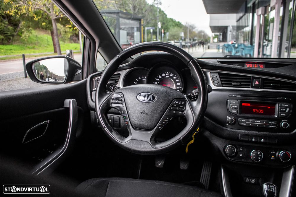 Kia Ceed SW 1.6 CRDi LX - 29