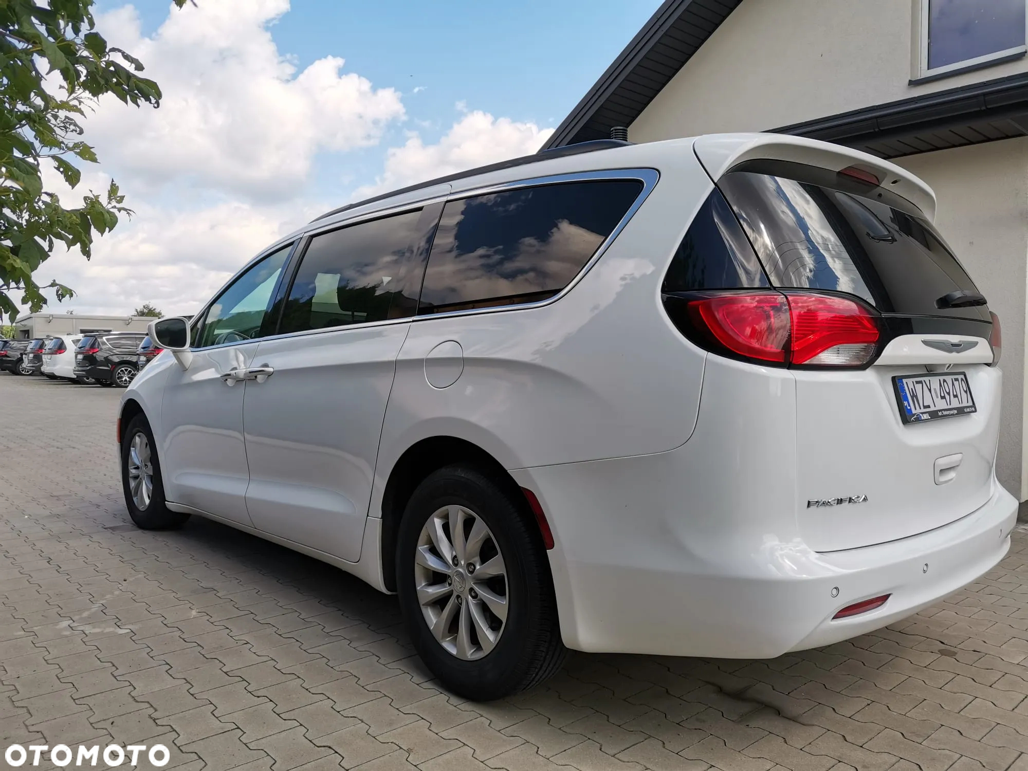 Chrysler Pacifica - 12