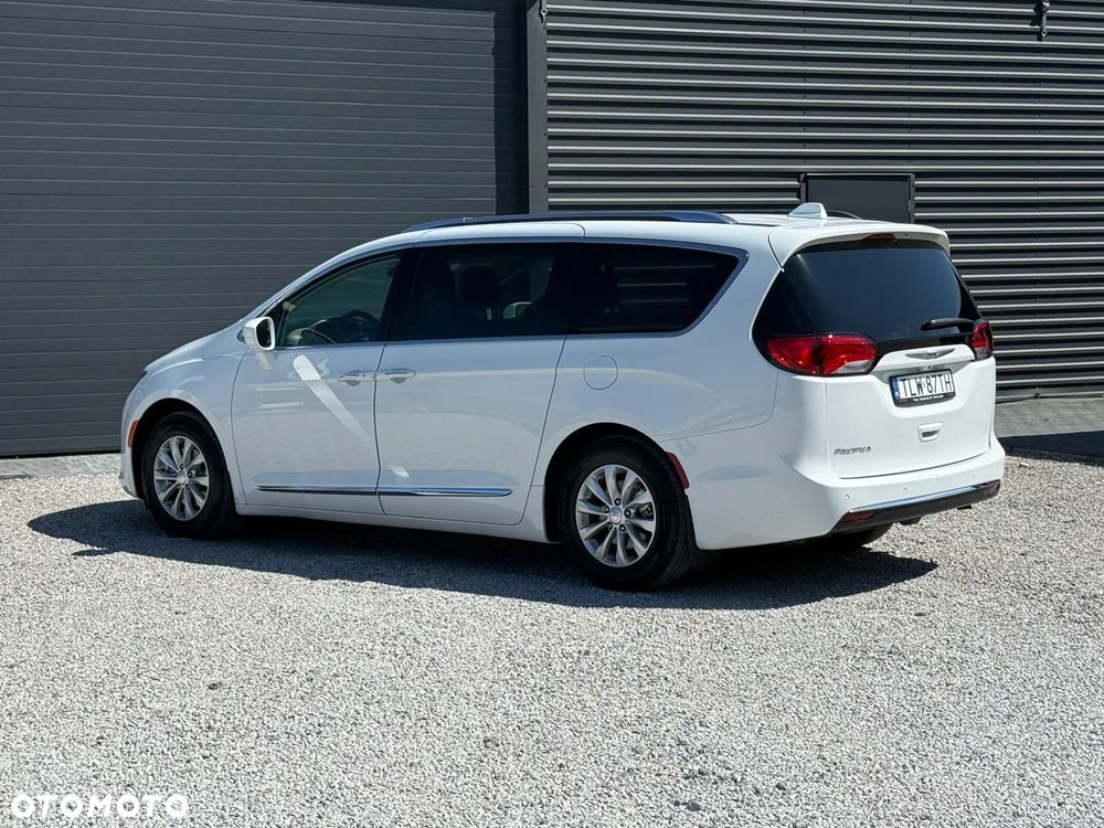 Chrysler Pacifica - 20