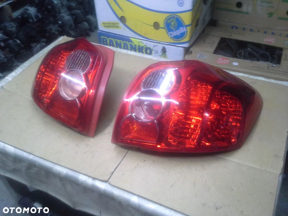 Toyota Auris I HB 5D lampy tylne EU - 3