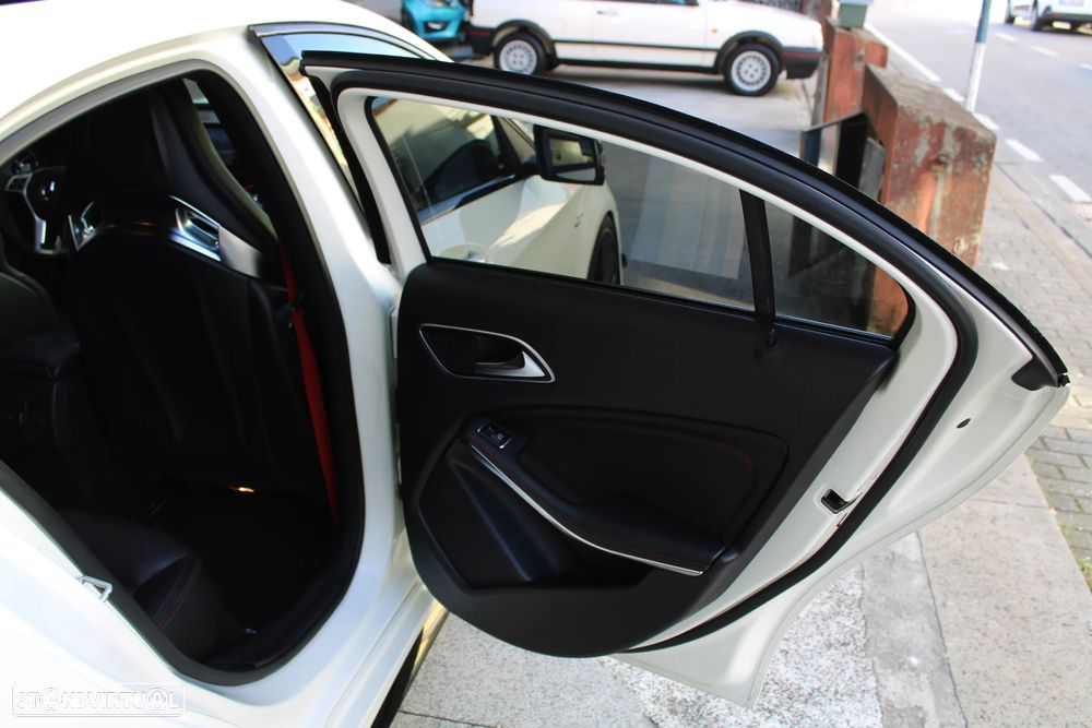 Mercedes-Benz A 45 AMG 4Matic Speedshift 7G-DCT - 26