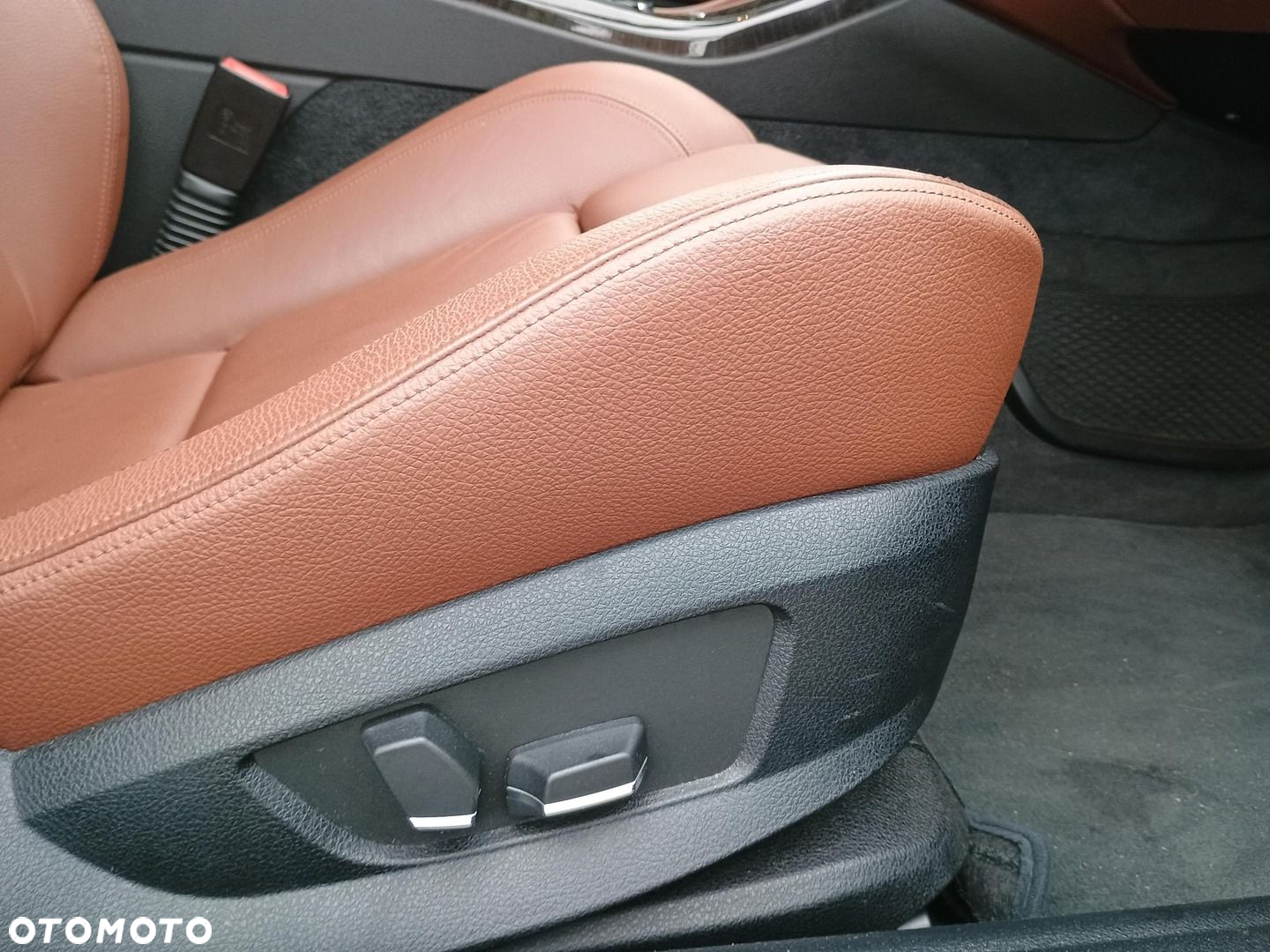 BMW Seria 5 550i xDrive - 11