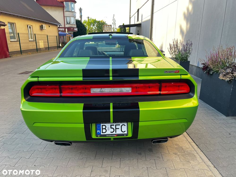 Dodge Challenger - 12