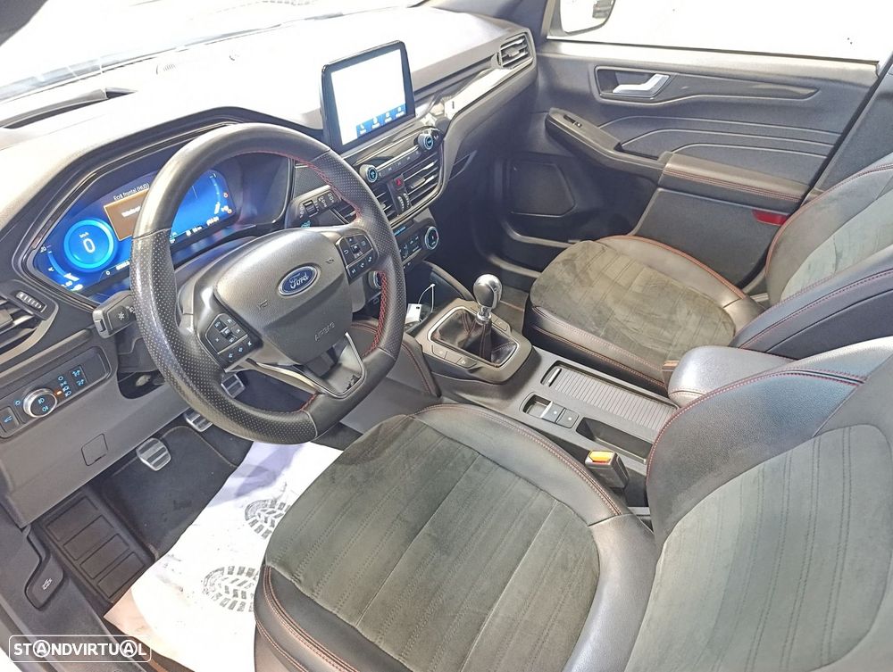 Ford Kuga 1.5 EcoBoost ST-Line X — fotografia 12