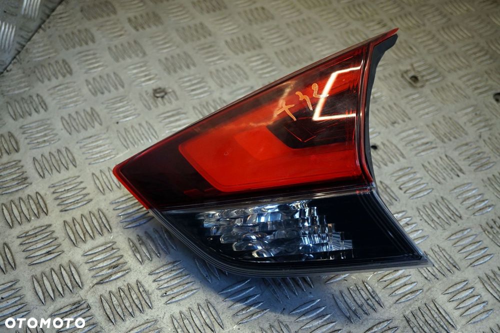 LAMPA TYLNA PRAWA KLAPY BAGAŻNIKA X-TRAIL T32 III LIFT 265546FP5A NISSAN 2017-2021 - 1