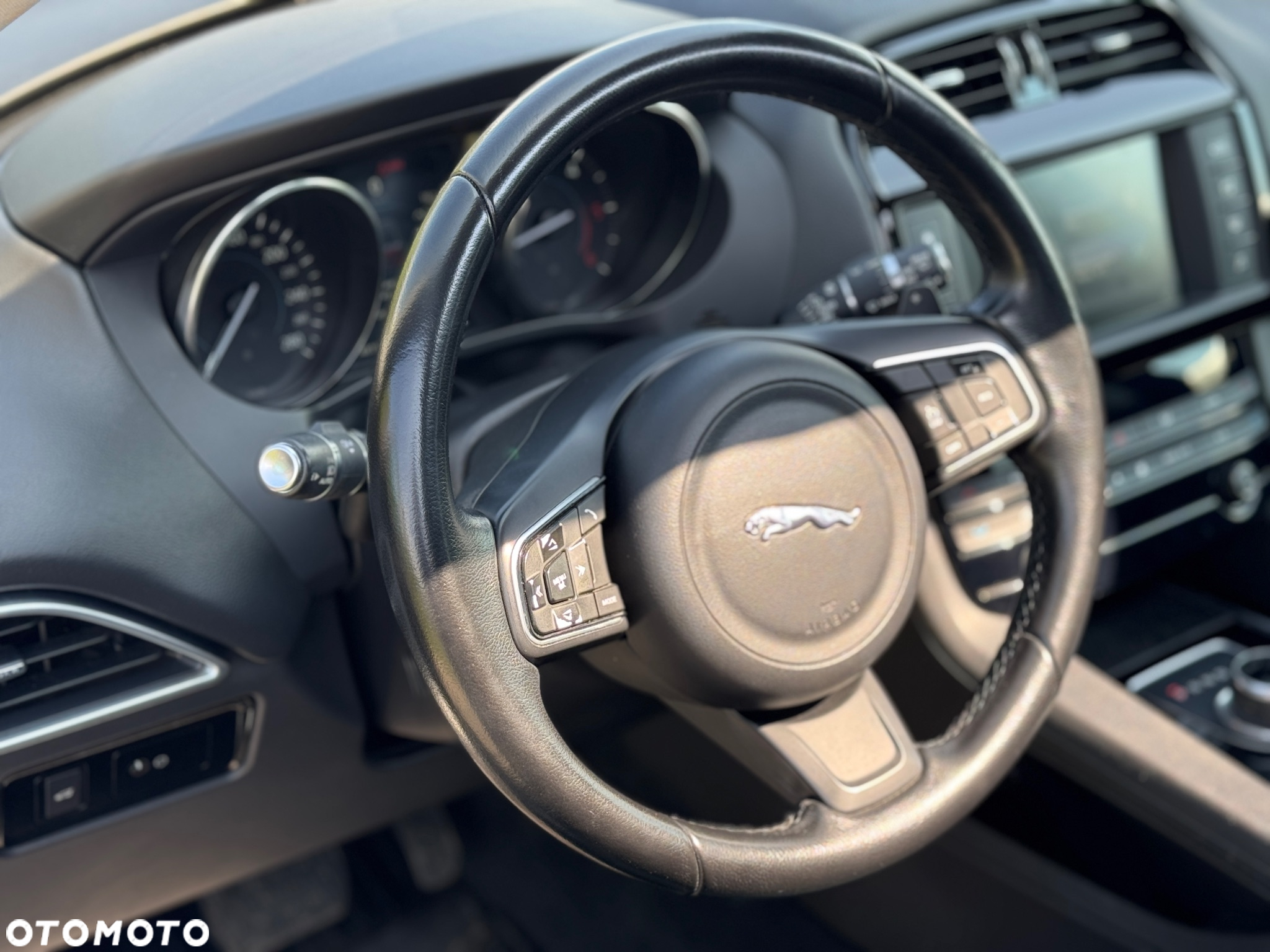 Jaguar F-Pace 20d AWD Portfolio - 9