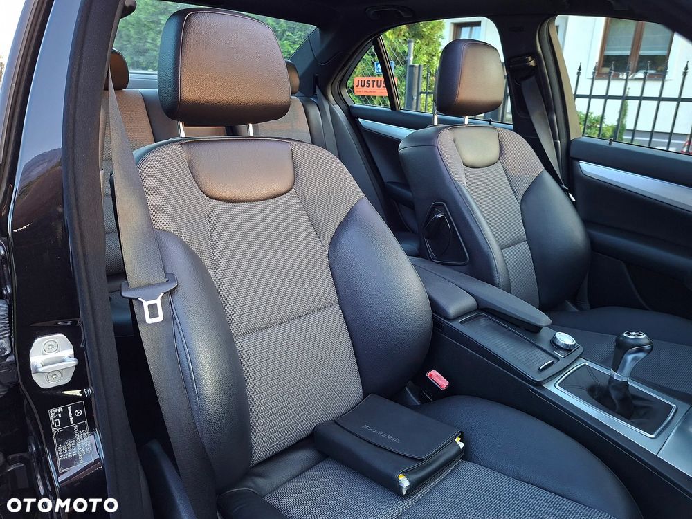 Mercedes-Benz Klasa C 200 CGI BlueEff Avantgarde - 24