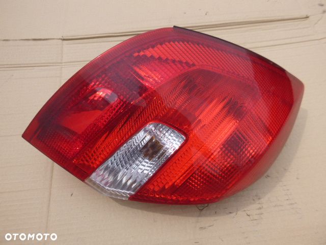 LAMPA LEWY TYŁ LEWA TYLNA SKODA FABIA II HB - 4