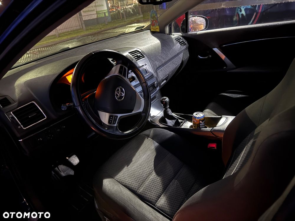 Toyota Avensis 1.8 Active - 12