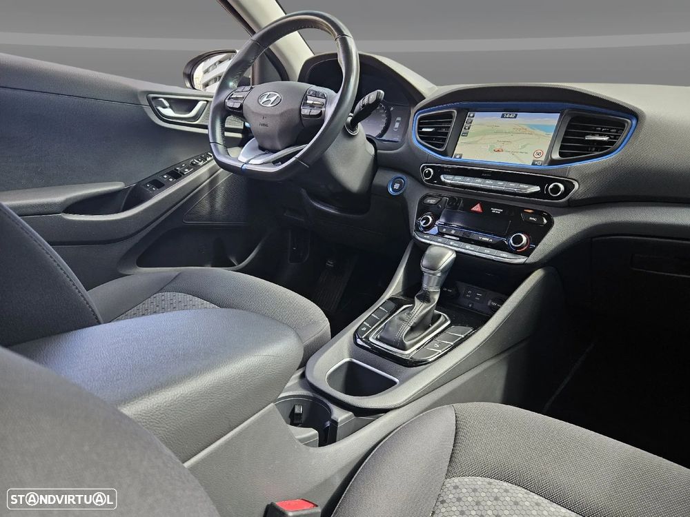 Hyundai Ioniq 1.6 GDI PHEV Tech - 28