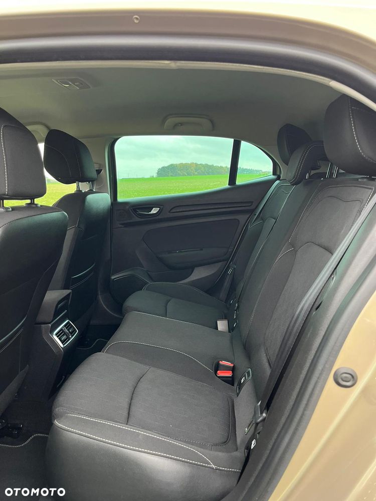 Renault Megane TCe 140 GPF LIMITED - 12