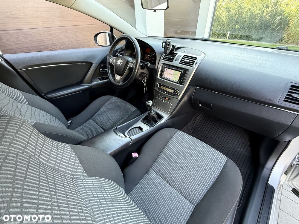 Toyota Avensis - 27