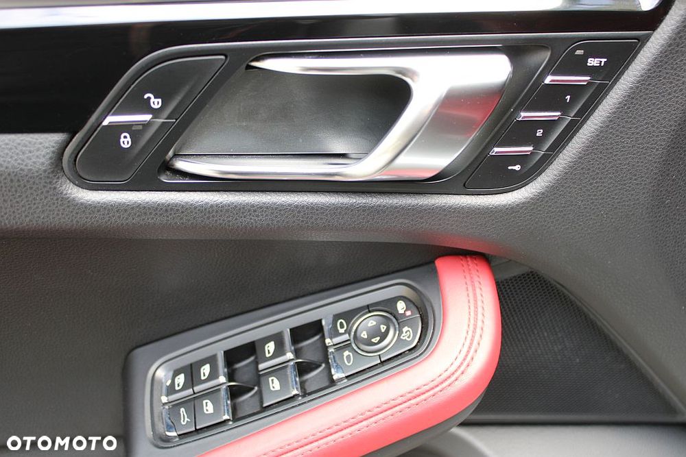 Porsche Macan - 36