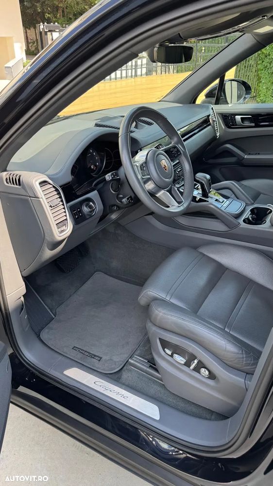 Porsche Cayenne - 12