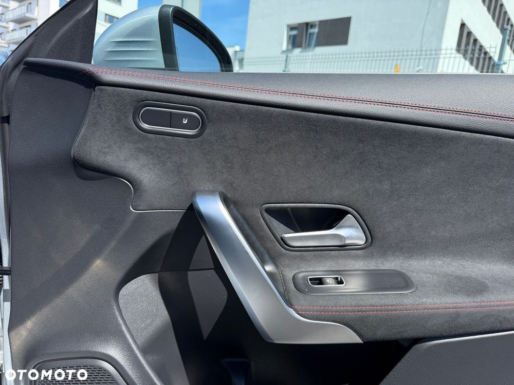 Mercedes-Benz CLA 180 AMG Line 7G-DCT - 26