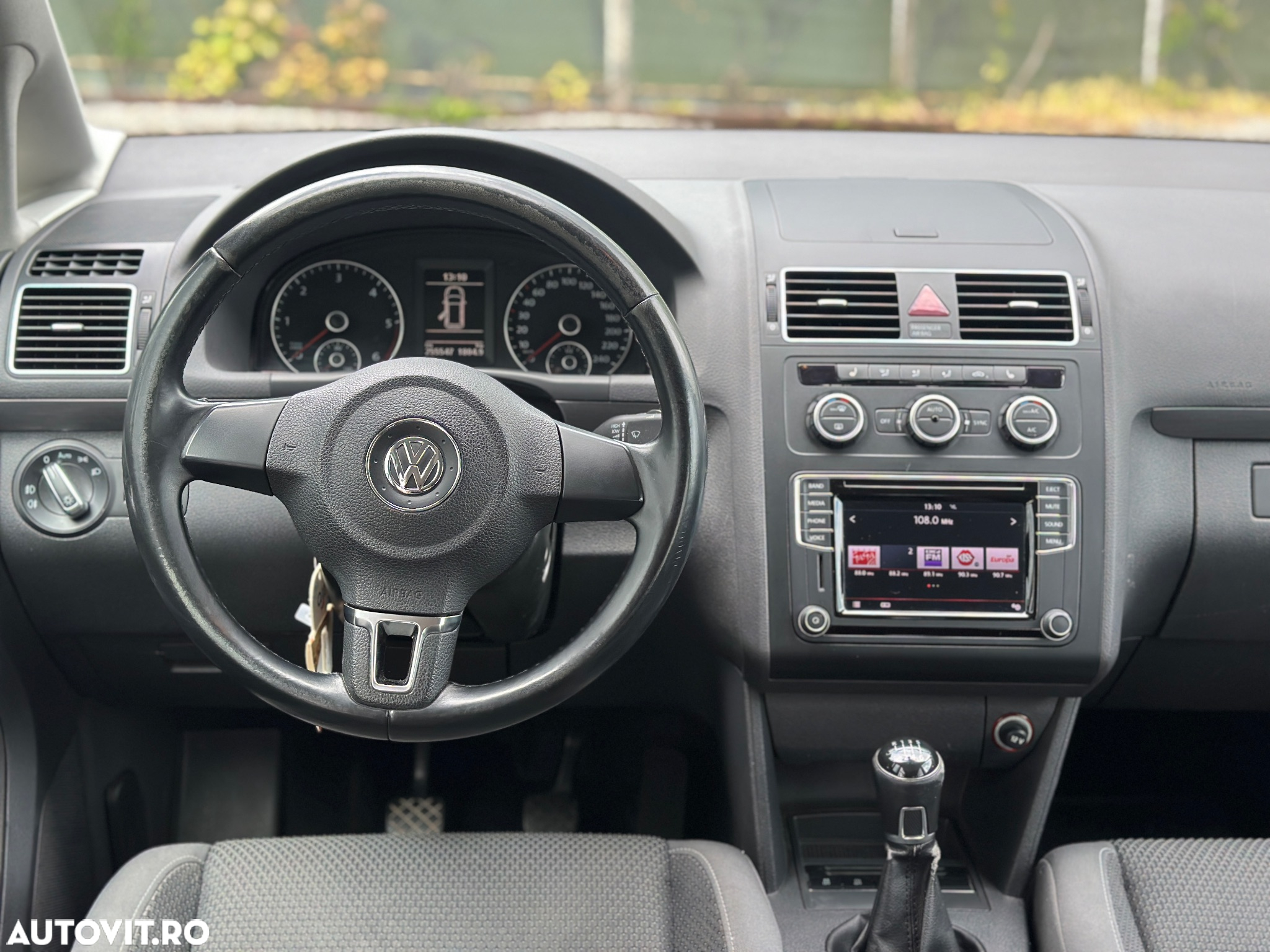 Volkswagen Touran 2.0 TDI BlueMotion Technology Comfortline - 25