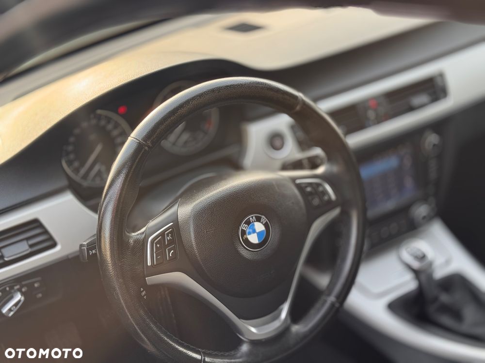BMW Seria 3 318i - 21