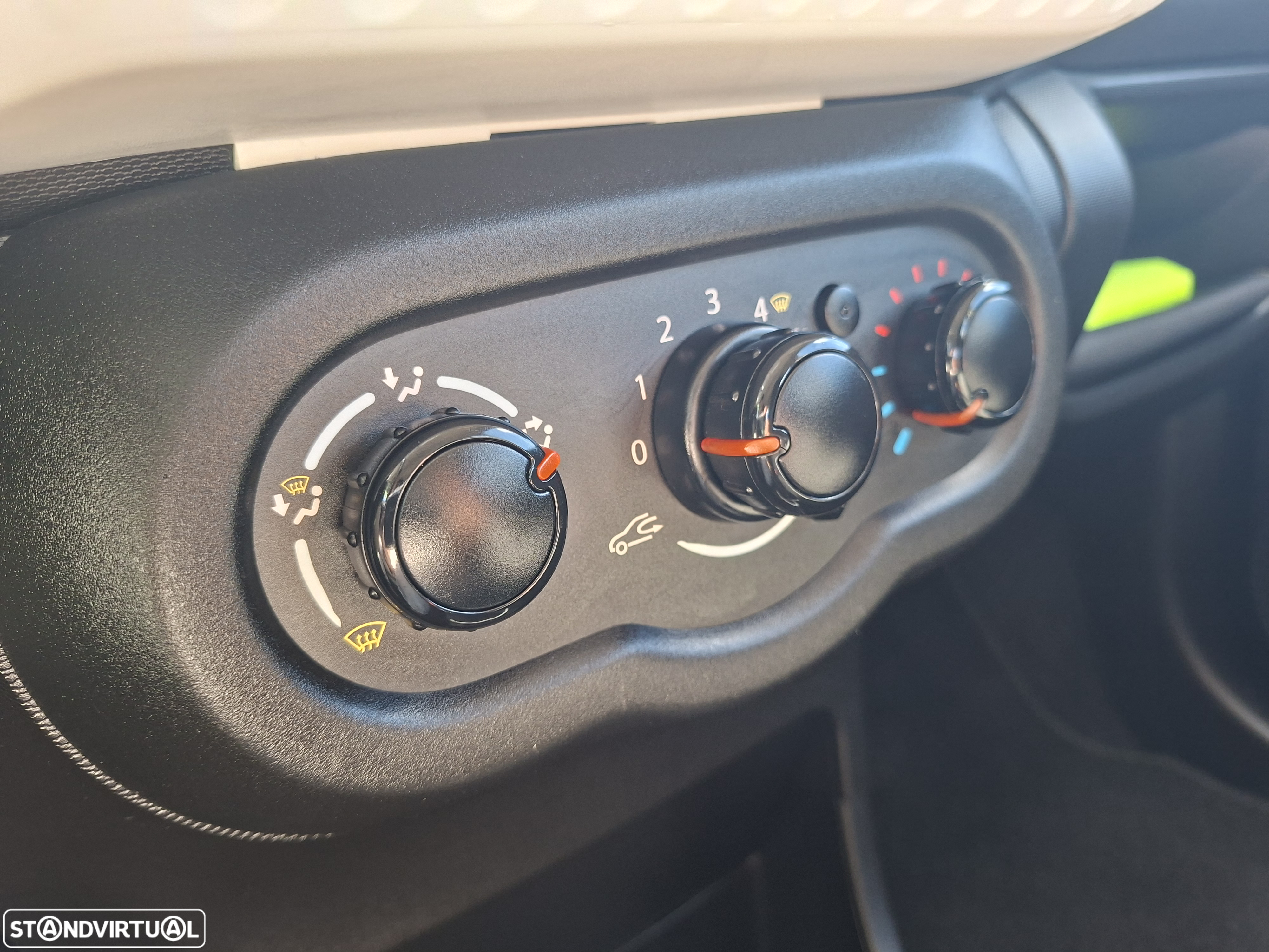 Renault Twingo SCe 70 Liberty - 28