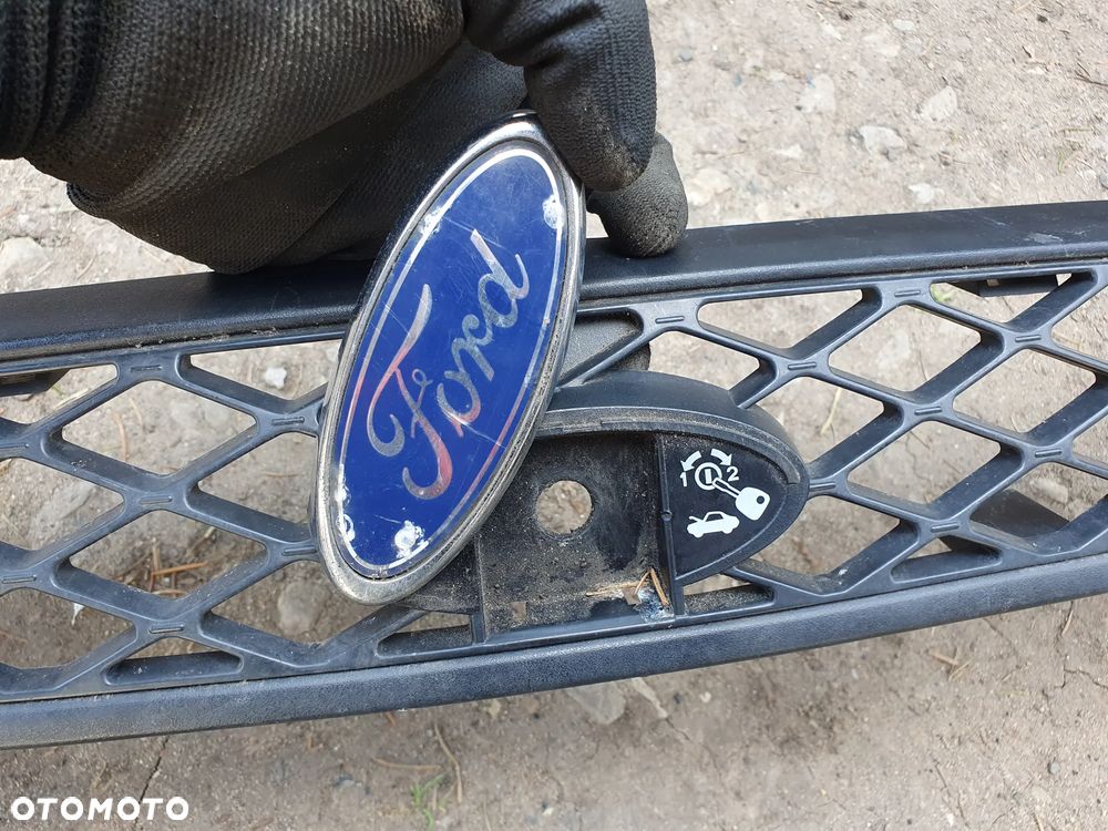 FORD FOCUS I MK1 GRILL PRZEDNIA ATRAPA PRZÓD EMBLEMAT 2M51-8200-AGW - 3