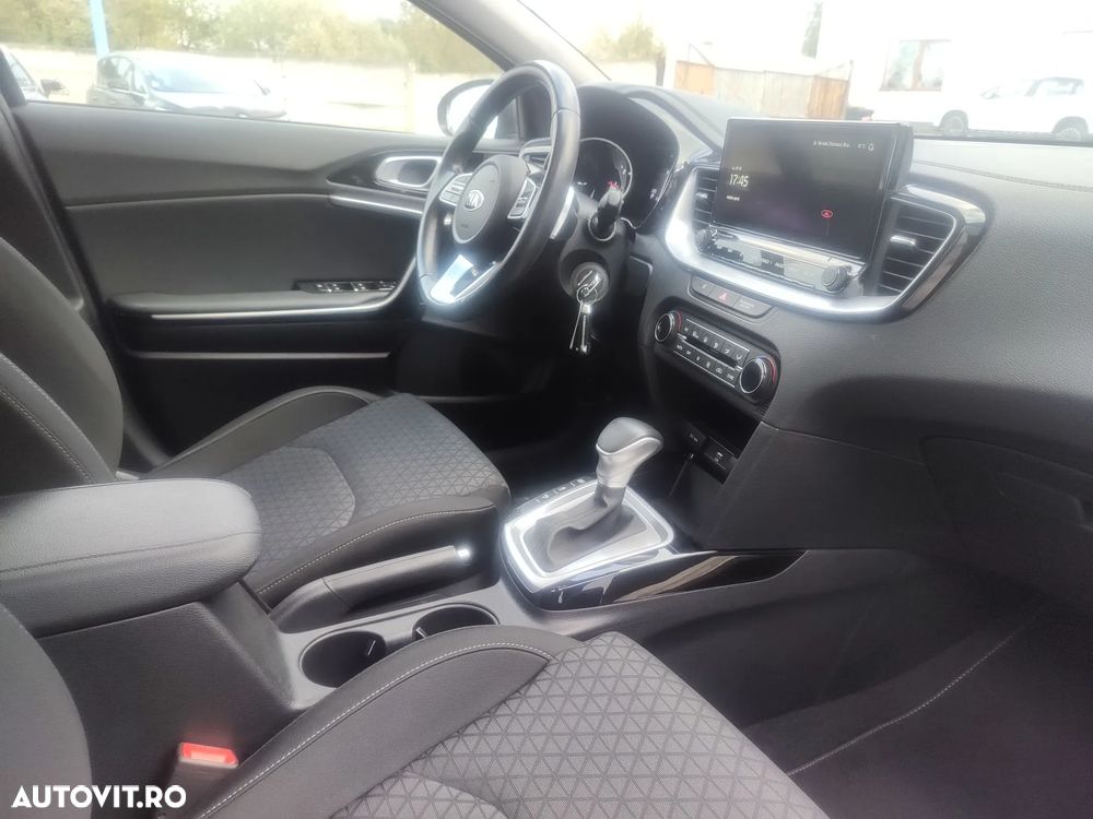 Kia Ceed - 11