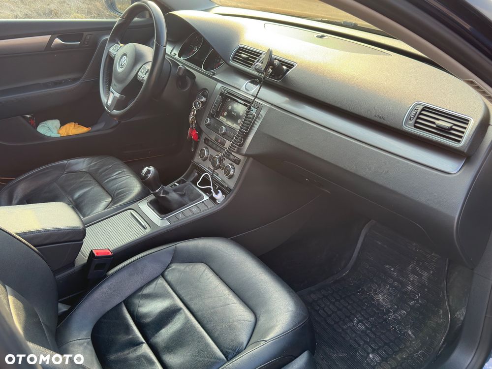 Volkswagen Passat 1.6 TDI BlueMotion Technology Comfortline - 22