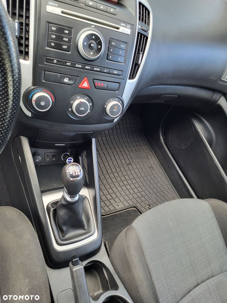 Kia Ceed - 11