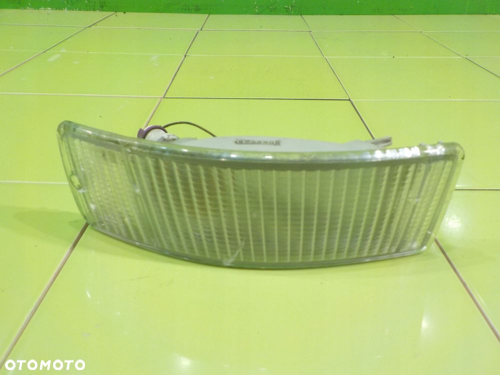 AUDI 80 B4 2.6 B AUT 94r CABRIO 2D kierunkowskaz prawy - 2