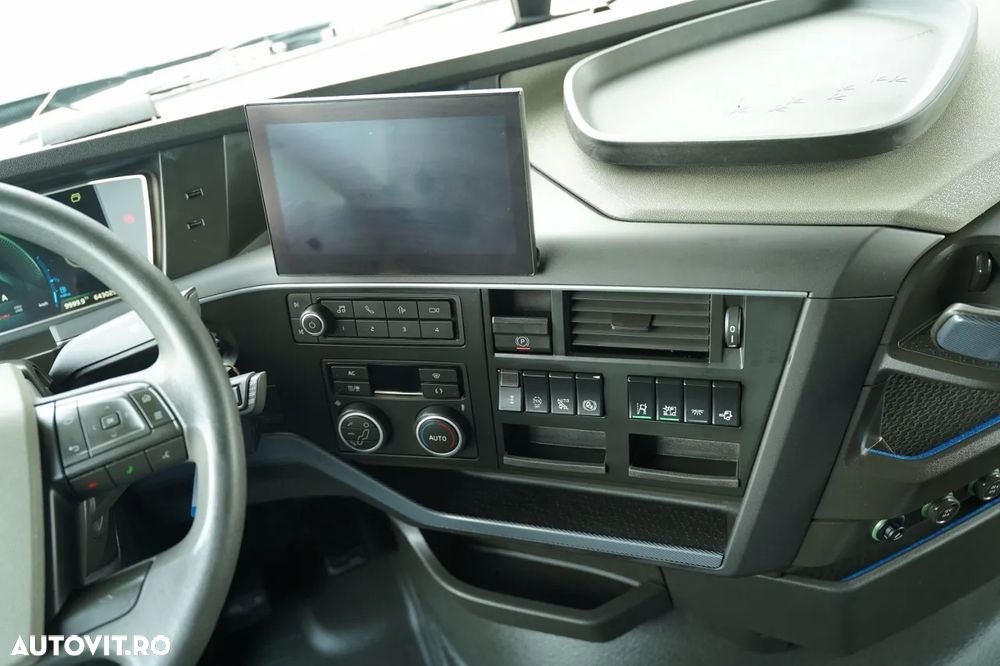 Volvo FH 500 / I-PARK COOL / I-SAVE / I-SHIFT / FULL AIRMATIC / ANVELOPE 100% / - 31
