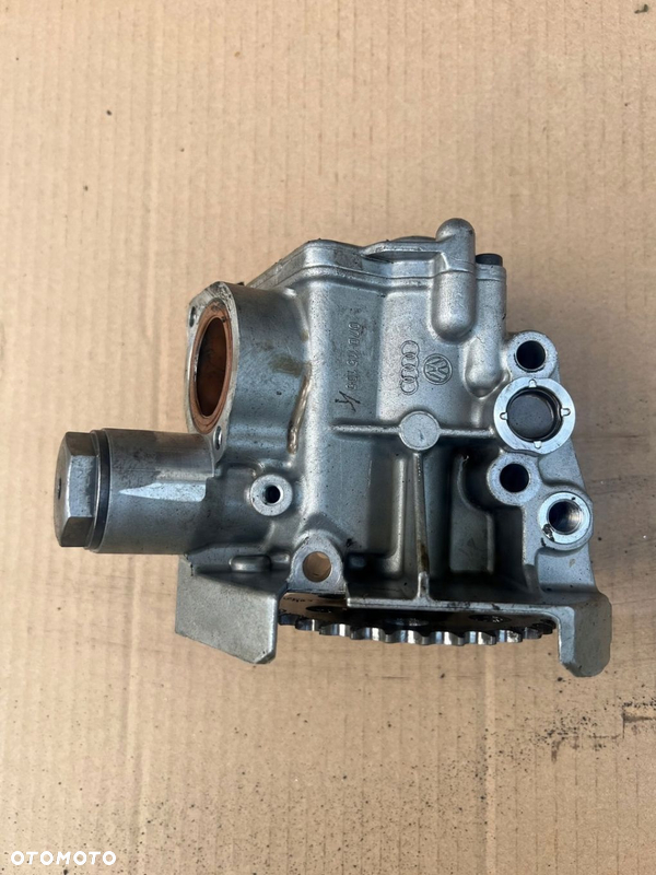 POMPA OLEJU AUDI A8 D3 W12 6.0 BHT 07D115105K
