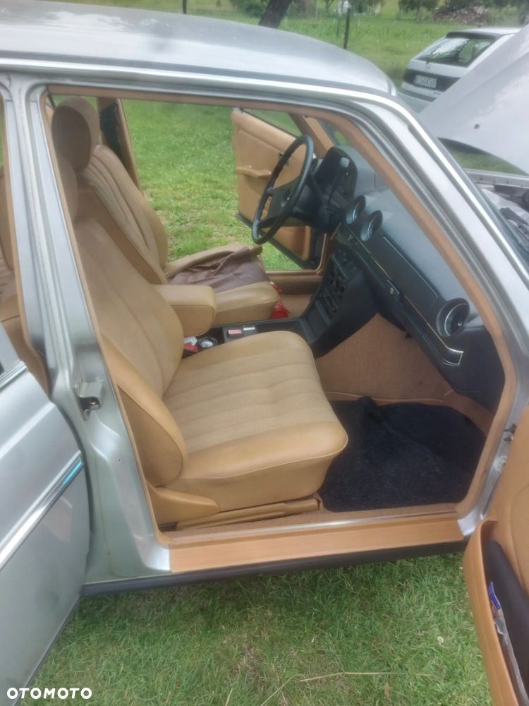 Mercedes-Benz W123 - 25