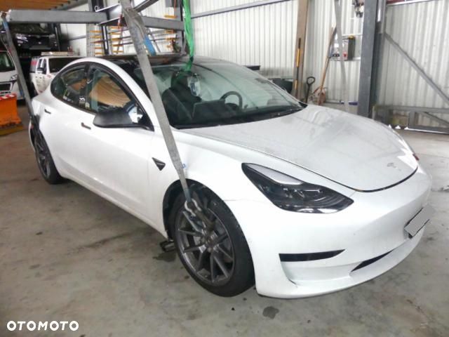 Tesla Model 3 Standard Reichweite Plus Hinterradantrieb - 3