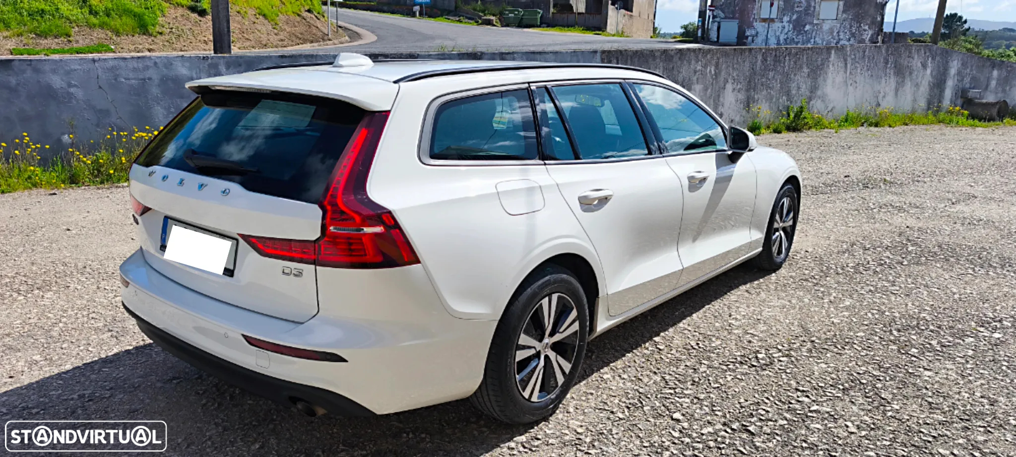 Volvo V60 2.0 D3 Momentum Geartronic - 3