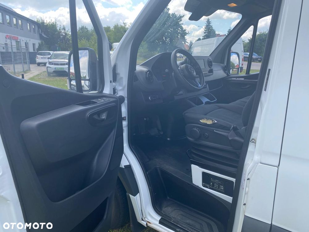 Mercedes-Benz Sprinter - 14