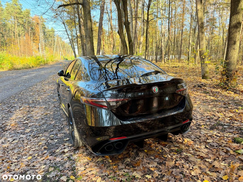 Alfa Romeo Giulia 2.9 V6 Bi-Turbo AT8 Quadrifoglio - 10