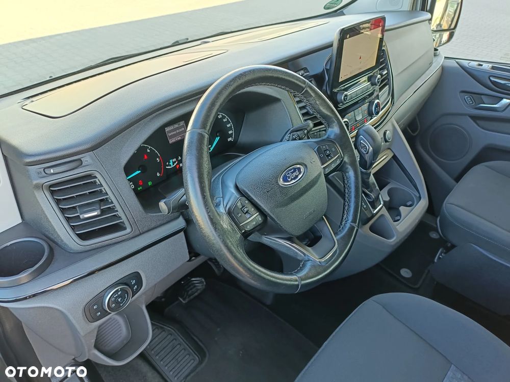 Ford Tourneo Custom - 12