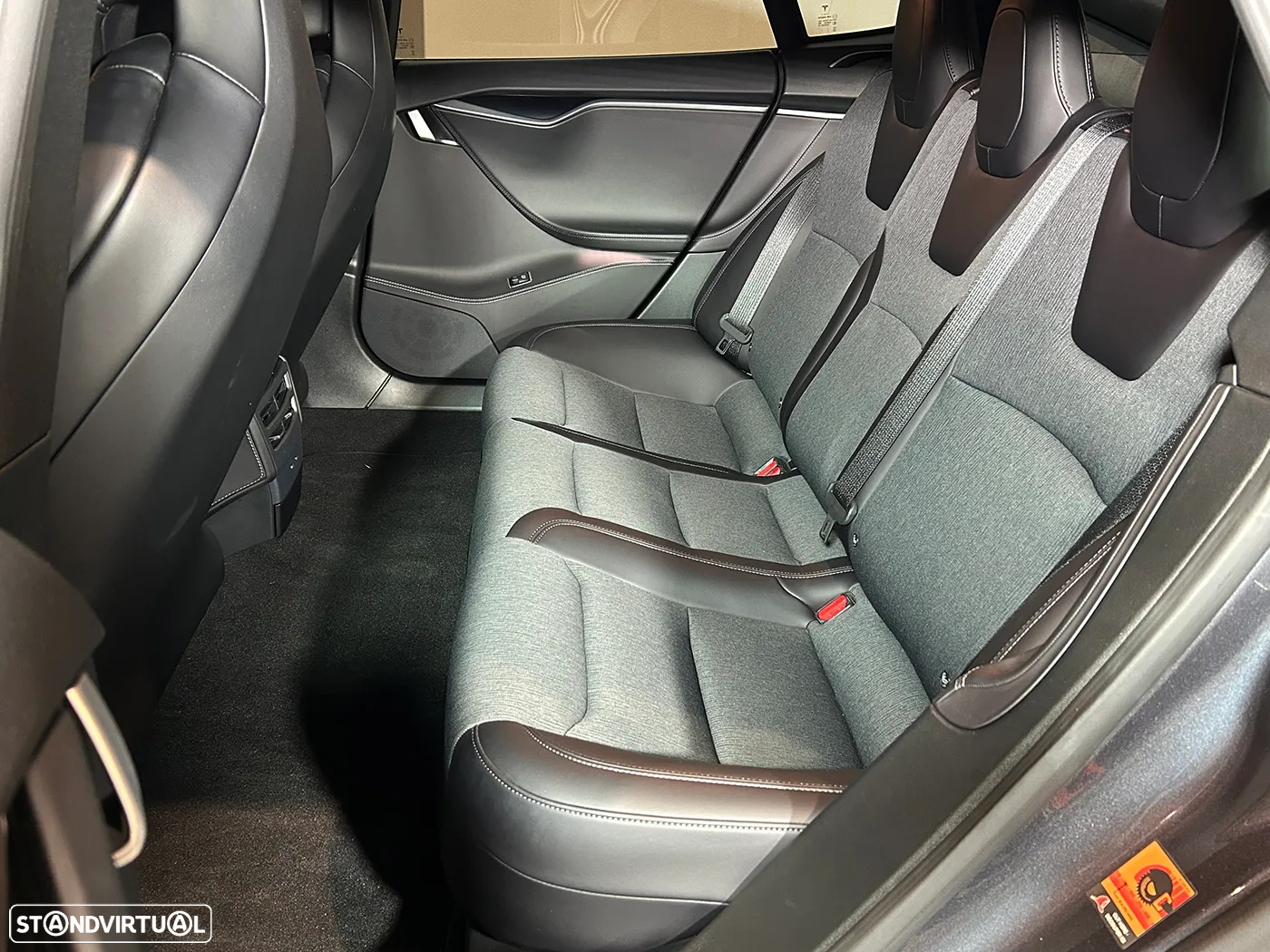 Tesla Model S - 21