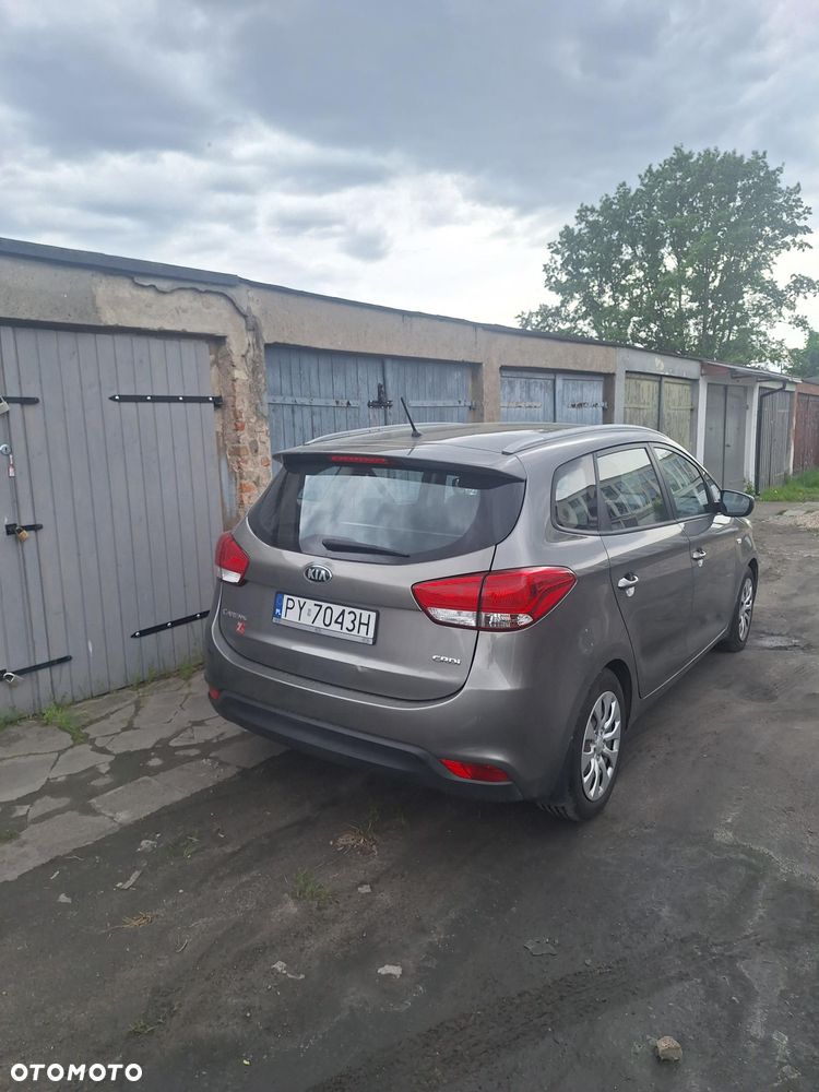 Kia Carens - 4