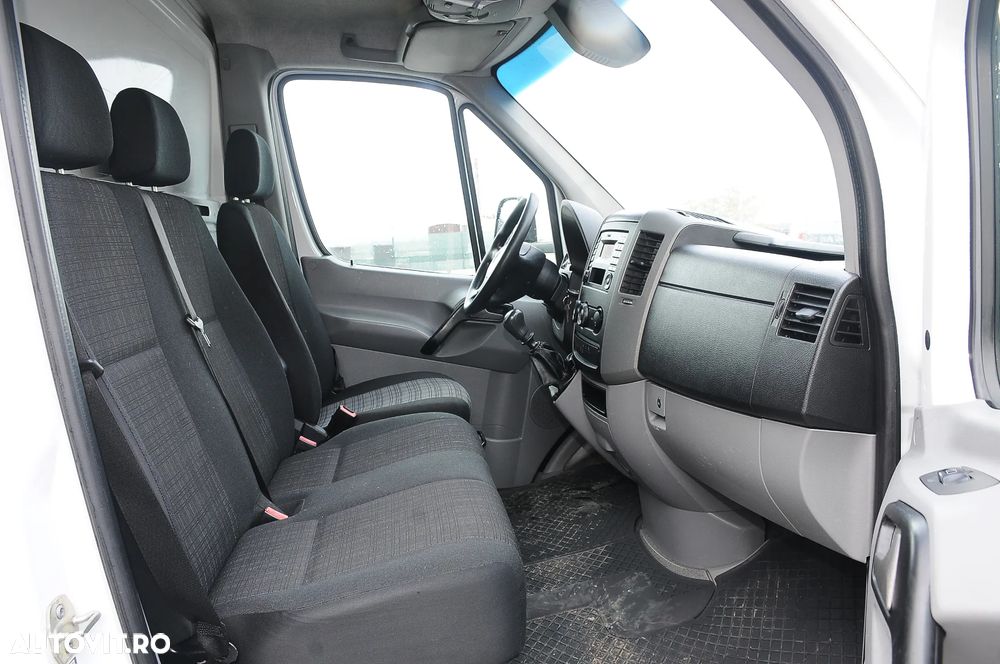 Mercedes-Benz Sprinter - 11