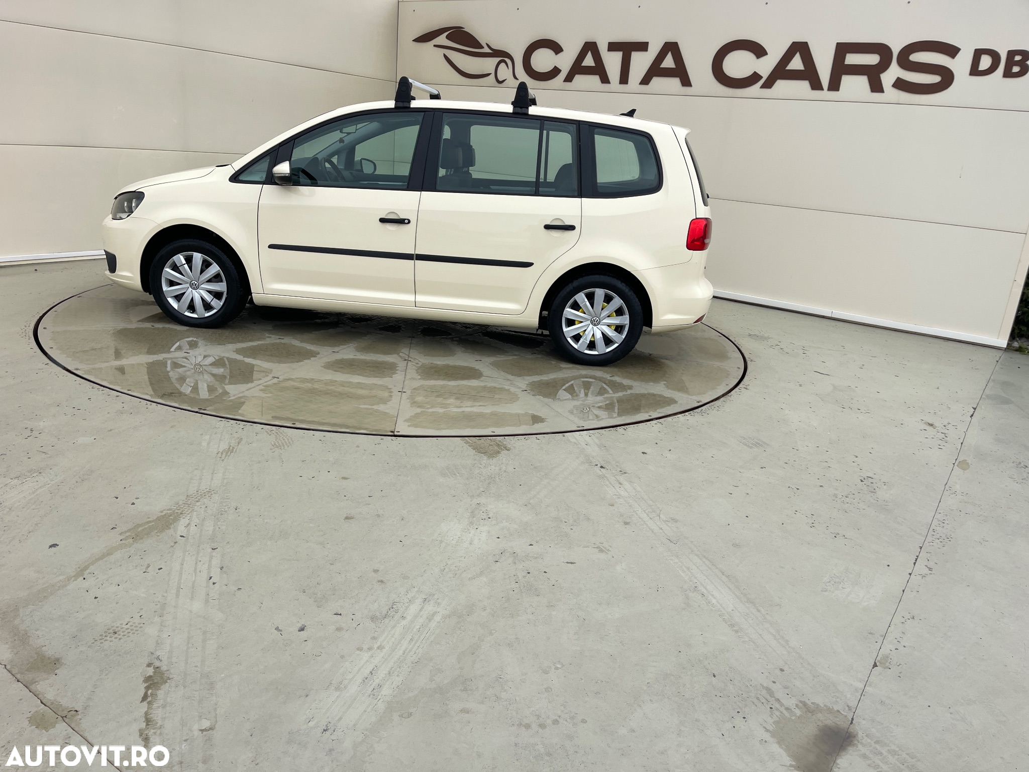 Volkswagen Touran 2.0 TDI DSG Comfortline - 8