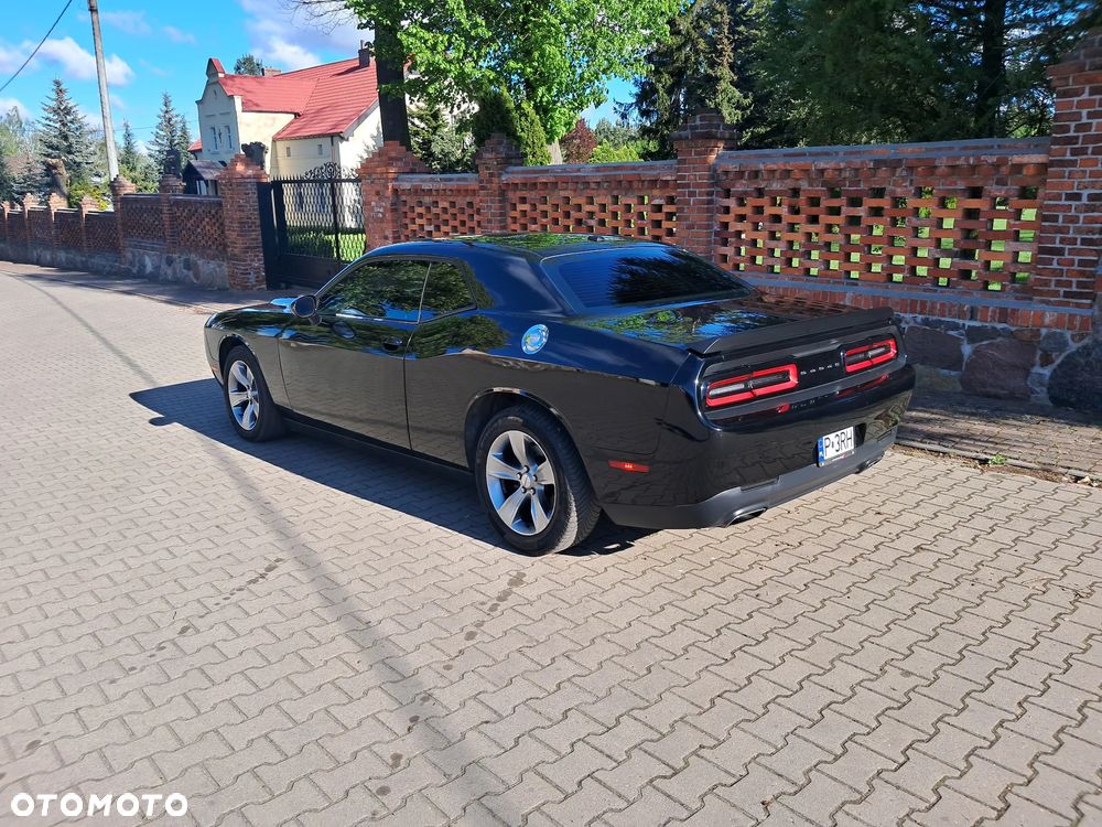 Dodge Challenger - 11