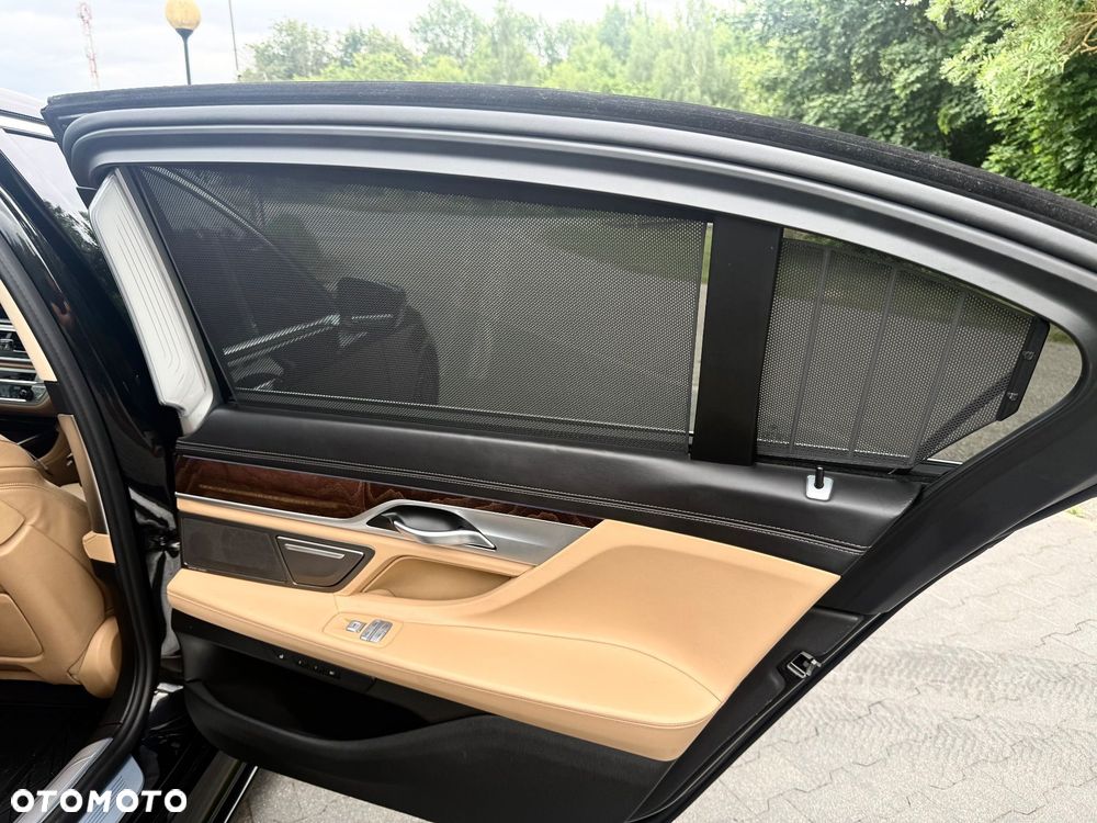 BMW Seria 7 750i xDrive sport - 21