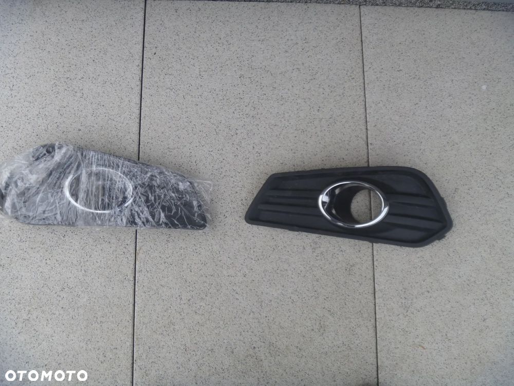 FORD S MAX MK2 PRAWA KRATKA ZDERZAKA PRZEDNIEGO ORYGINAŁ EM2B-15A245-AA - 1
